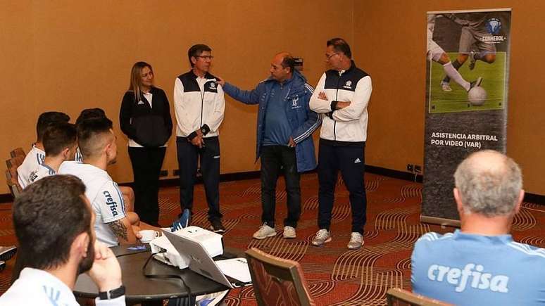 Jogadores do Palmeiras tiveram palestra sobre VAR antes de encarar o Colo-Colo