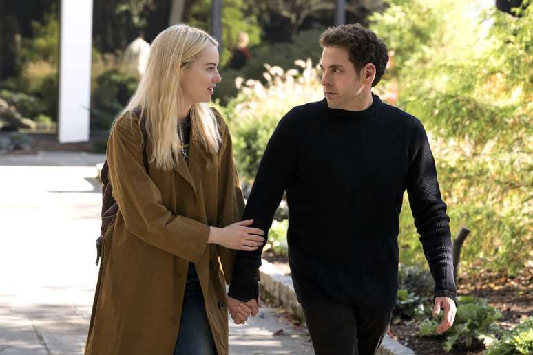 Emma Stone e Jonah Hill em cena de 'Maniac', série da Netflix. 