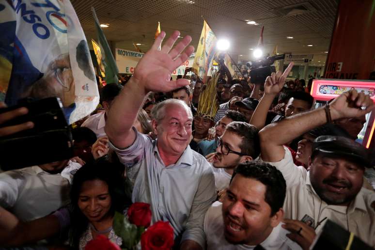 Candidato à Presidência pelo PDT, Ciro Gomes, chega ao aeroporto Eduardo Gomes, em Manaus
14/09/2018
REUTERS/Bruno Kelly