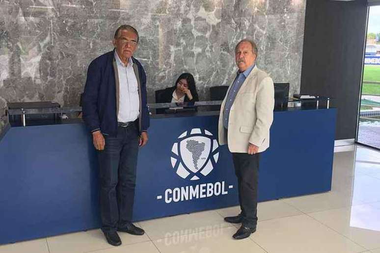 O presidente do clube e o supervisor Benecy Queiroz passaram a tarde na sede da Conmebol-Cruzeiro