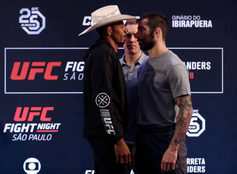 Encarada entre Cowboy eCarlo Pedersoli foi respeitosa durante o Media Day nesta quinta (20)(Foto: Getty Images)