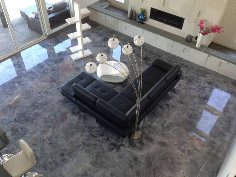 5- Piso de porcelanato liquido com desenhos que imitam pedra