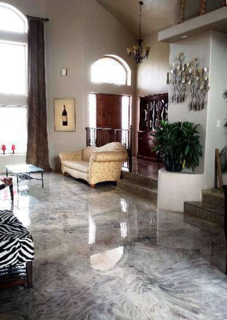 1- Sala de estar com porcelanato liquido que imita o mármore cinza