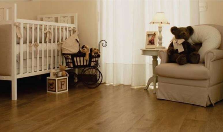 26- Piso laminado complementa a decoração de quarto de bebê. Fonte: Piso laminado em BH