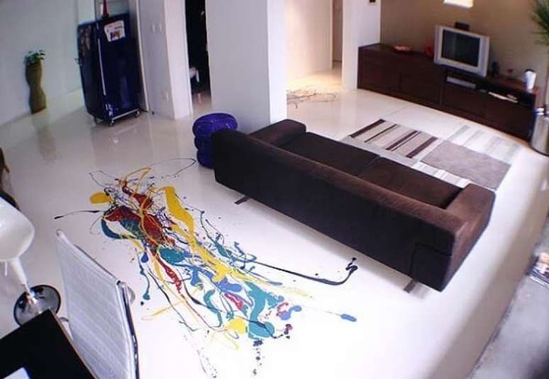 28- O porcelanato líquido 3d no chão da sala de estar deixa o ambiente mais atrativo. Fonte: Gpisos