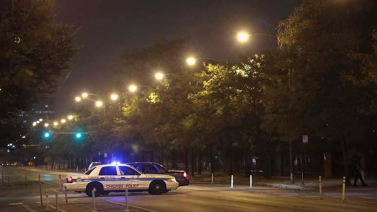 Em Chicago, homem abriu fogo contra um carro; há quatro vítimas, duas delas crianças em estado crítico