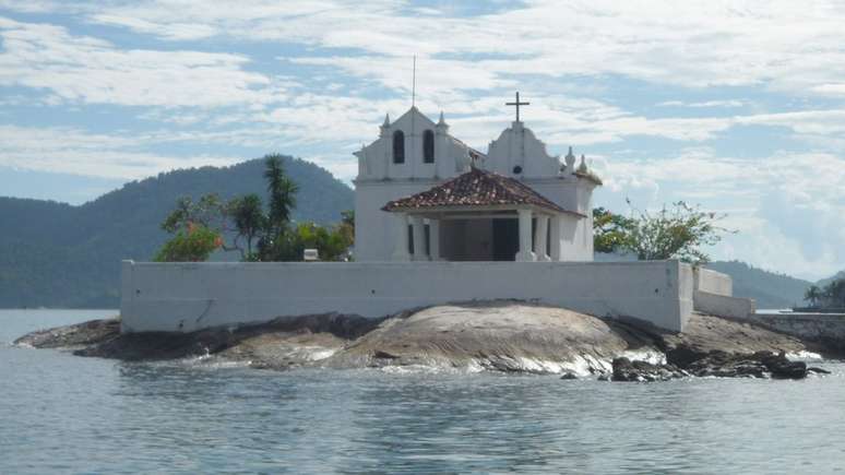 O meteorito caiu na terra no final de janeiro de 1869 e foi avistado por um médico que passava num bote em Angra dos Reis; estima-se que o objeto tenha 4,56 bilhões de anos