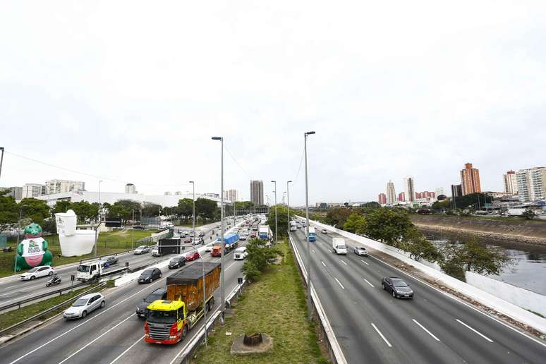 O rio é uma das primeiras paisagens vistas por quem chega à cidade pelo aeroporto de Guarulhos ou pelas rodovias Anhanguera, Bandeirantes, Dutra e Fernão Dias.