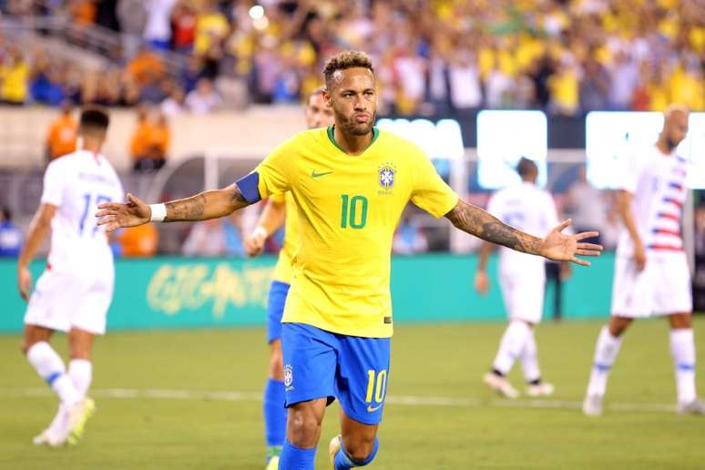 Neymar comemora gol marcado em amistoso do Brasil contra os EUA