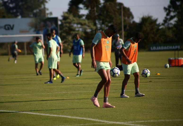 Chapecoense foca no Fluminense e pensa na vitória (Foto: Divulgação/Chapecoense)