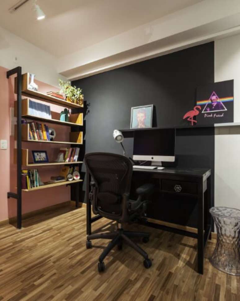 22. Escrivaninha para quarto preto bem discreto. Projeto de Decoradoria Decora&ccedil;&atilde;o Online