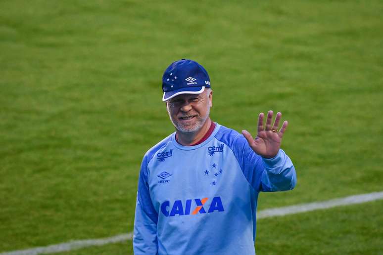 Mano Menezes vai levar o Cruzeiro com time alternativo contra o Santos