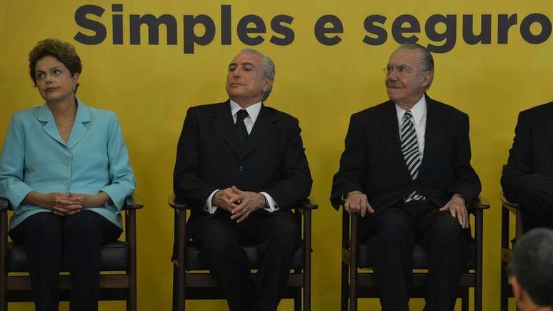 A ex-presidente Dilma Rousseff foi substituída pelo vice Michel Temer; José Sarney (dir) era vice e assumiu após a morte do presidente eleito Tancredo Neves