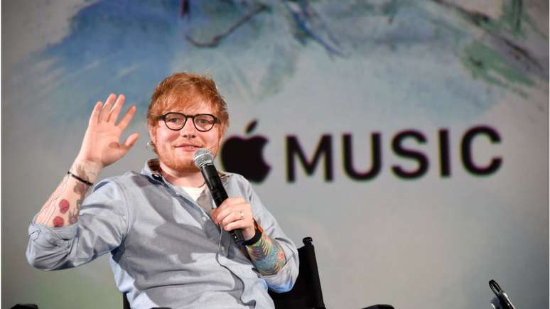 Cantor Ed Sheeran em evento da Apple Music, braço que é uma das apostas da gigante de tecnologia