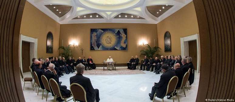 Papa Francisco convocou todos os bispos chilenos para uma reunião no Vaticano em maio
