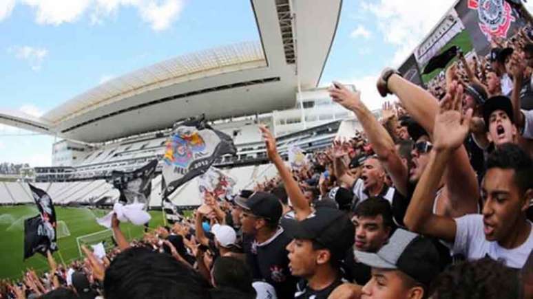 Torcida do Corinthians em treino aberto na Arena (Foto: Divulgação/Corinthians)