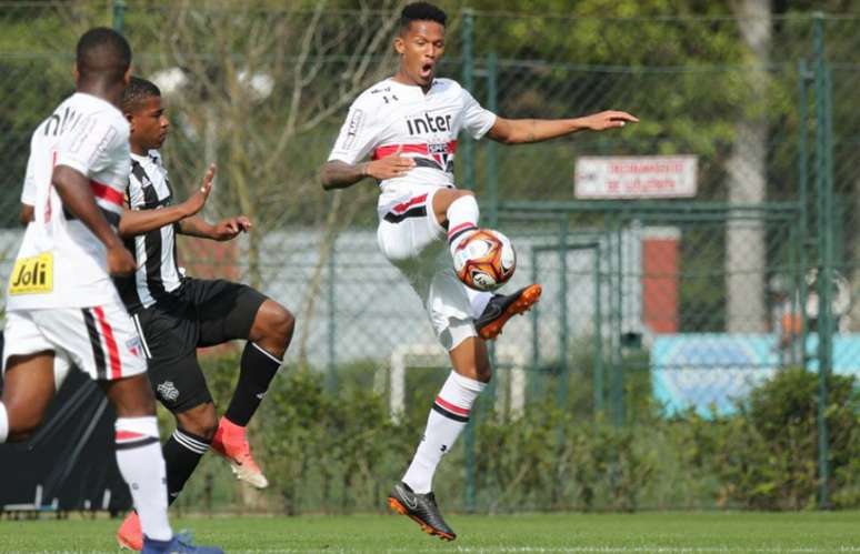 Rodrigo em ação em jogo do Brasileiro de Aspirantes - FOTO: Igor Amorim/São Paulo FC