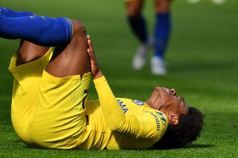 Willian perdeu boa chance no fim e não conseguiu os três pontos para o Chelsea (Foto: BEN STANSALL / AFP)