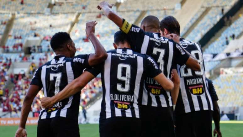 O gol de Leonardo Silva, comemorado pelos jogadores, não foi suficiente para garantir os três pontos no Rio- Andre Melo Andrade/Eleven