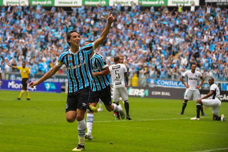 Geromel marca o primeiro gol para o Grêmio