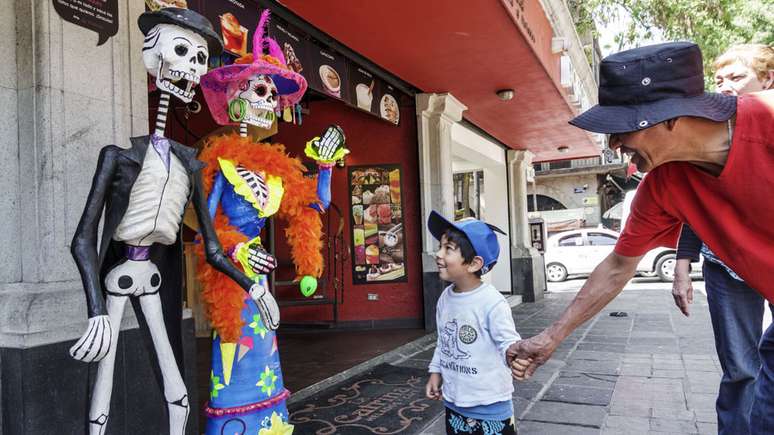 Outras culturas, como a mexicana, têm uma abordagem diferente em relação à morte