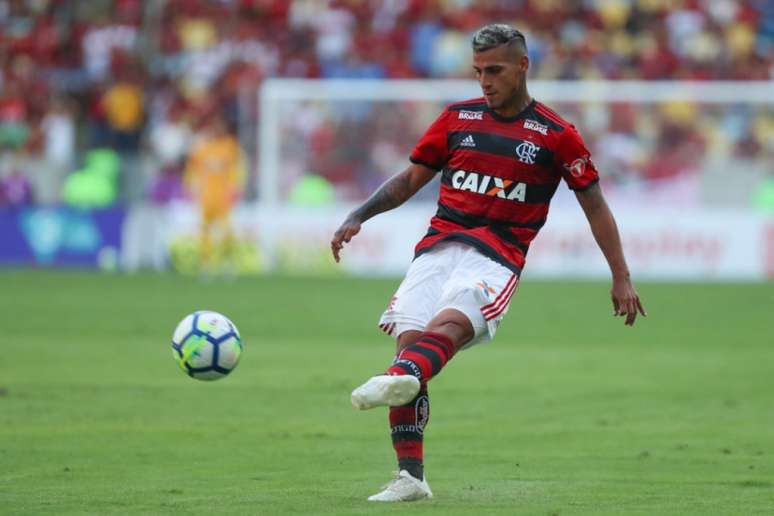 Trauco durante a partida contra o Galo: peruano deu duas assistências (Foto: Gilvan de Souza/Flamengo)