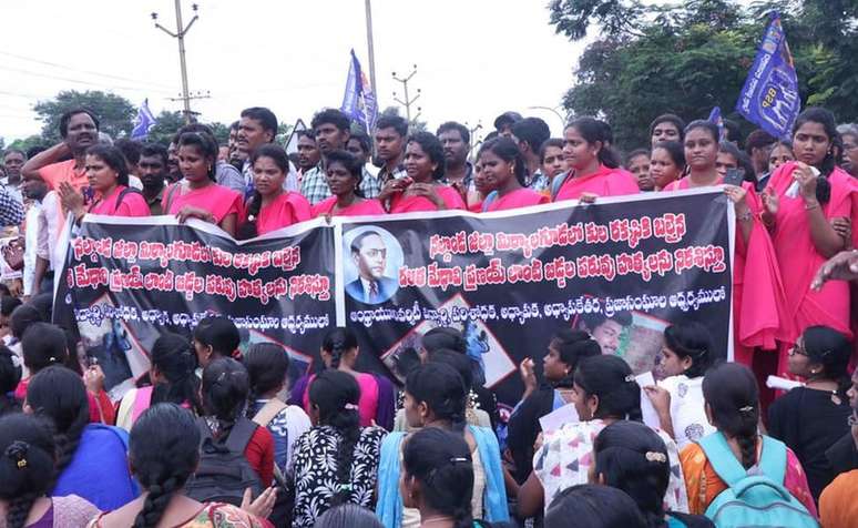 Grupos de 'dalits' têm demonstrado apoio a Amrutha