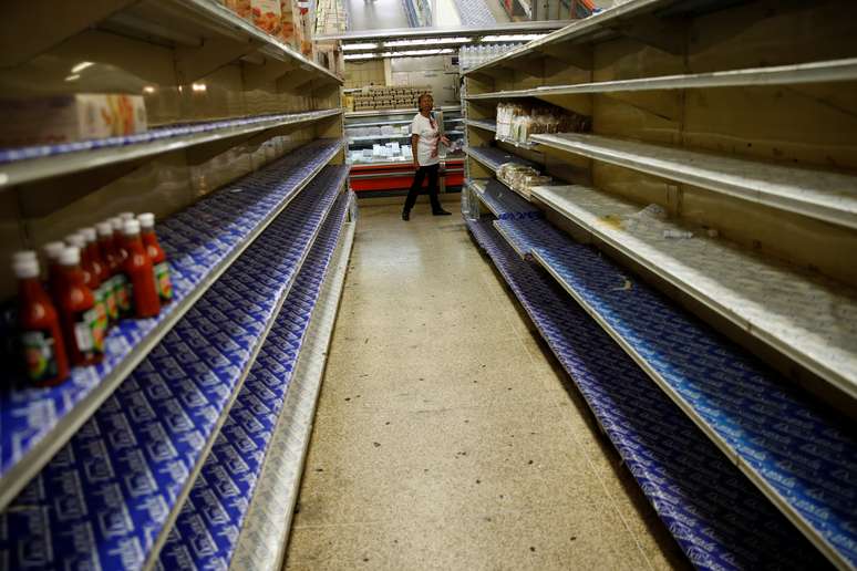 Prateleiras vazias em supermercado de Caracas 23/03/2018 REUTERS/Carlos Garcia Rawlins