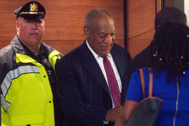 Bill Cosby é fotografado chegando ao tribunal do condado de Montgomery 