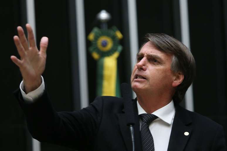 Jair Bolsonaro (PP-RJ) discursa no plenário da Câmara dos Deputados, em Brasília (DF).