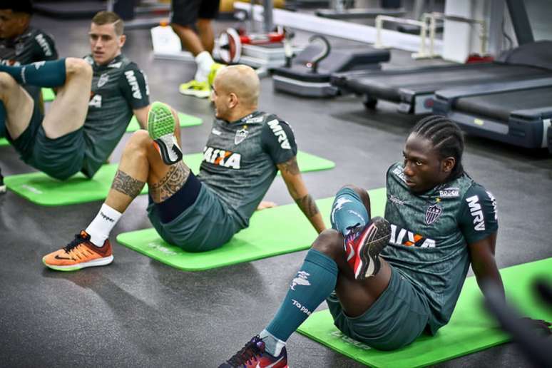 Os titulares fizeram trabalhos mais leves fora do campo- (Foto: Bruno Cantini / Atlético-MG)