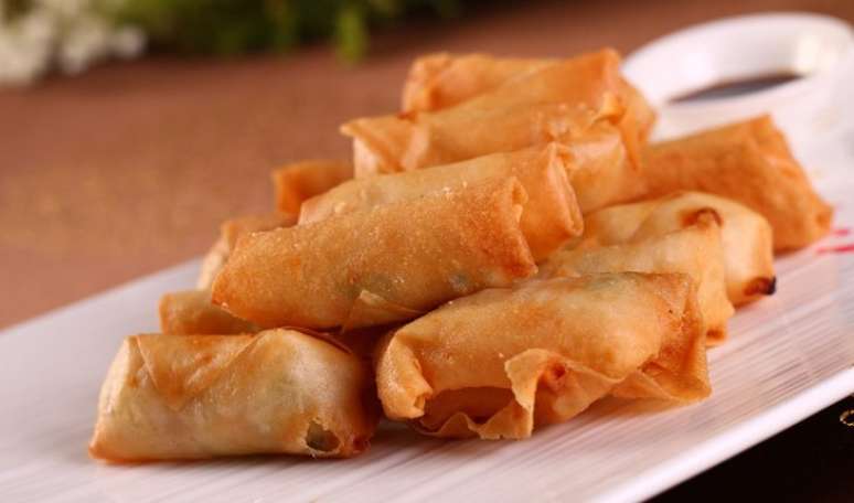 EVITE: os alimentos oxidantes, como frituras, &aacute;lcool e a gordura trans. Tente reduzir o consumo de carnes gordurosas, ovos e substitu&iacute;-los por peixes e vegetais 