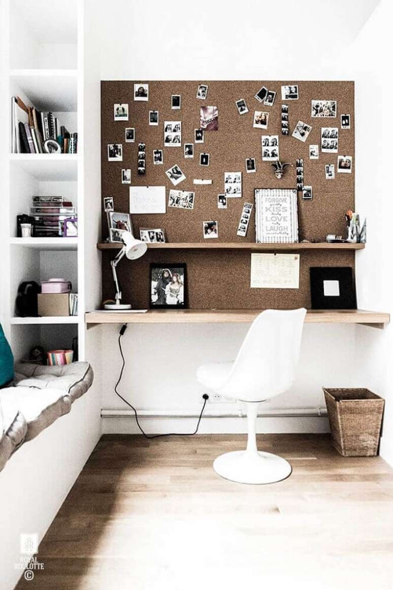 64. Modelo branco de cadeira de pl&aacute;stico moderna para home office no quarto &ndash; Foto: Furniture Safes