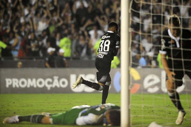 Marrony marcou o outro gol do Vasco