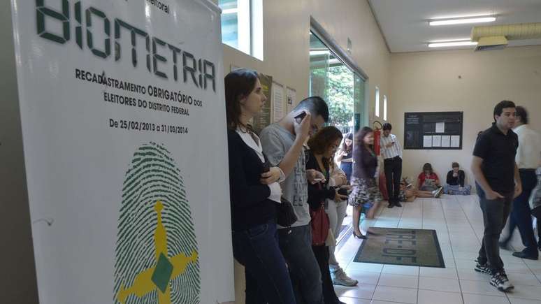 Eleitores esperam para fazer cadastro biométrico no Distrito Federal; Nordeste é região com mais cancelamentos | Foto: Marcello Casal jr/Agência Brasil