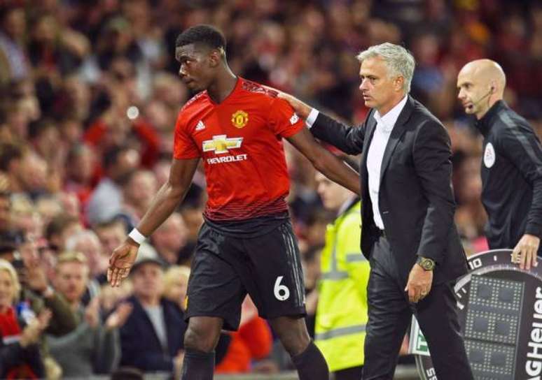 Após eliminação, Mourinho e Pogba vivem tensão no United