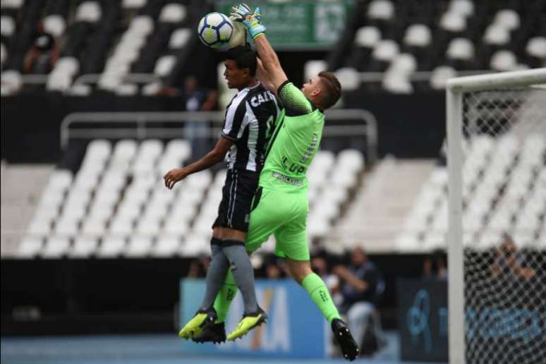 O goleiro americano ainda não perdeu jogando em casa pelo Coelho- MARCELO GONCALVES/PHOTO PREMIUM