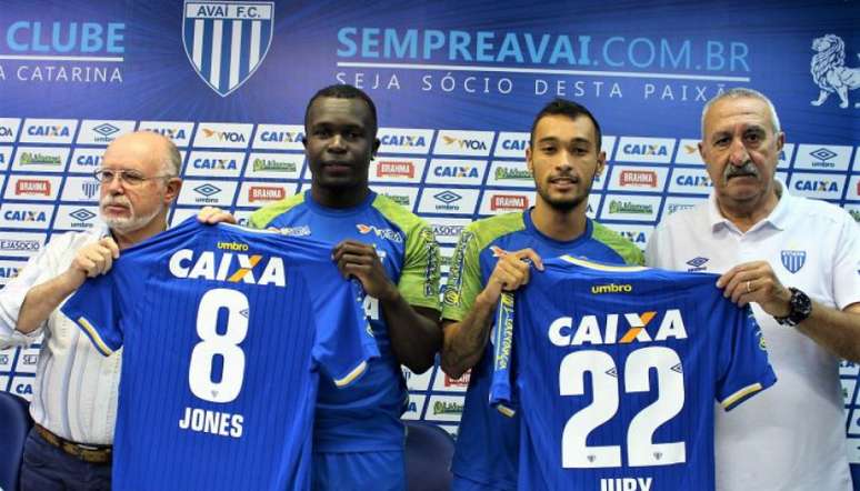Jones Carioca e Iury são apresentados pelo Avaí (Foto: Divulgação)