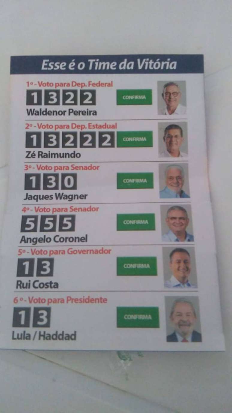 Santinho de candidatos do PT pelo estado da Bahia com a imagem do ex-presidente Lula como candidato à Presidência