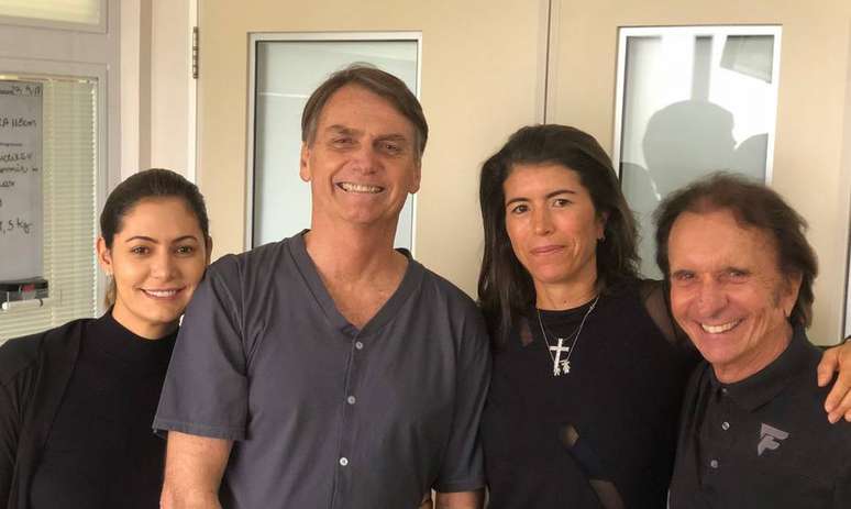 Jair Bolsonaro recebeu visita do ex-piloto de Fórmula 1 Emerson Fittipaldi 