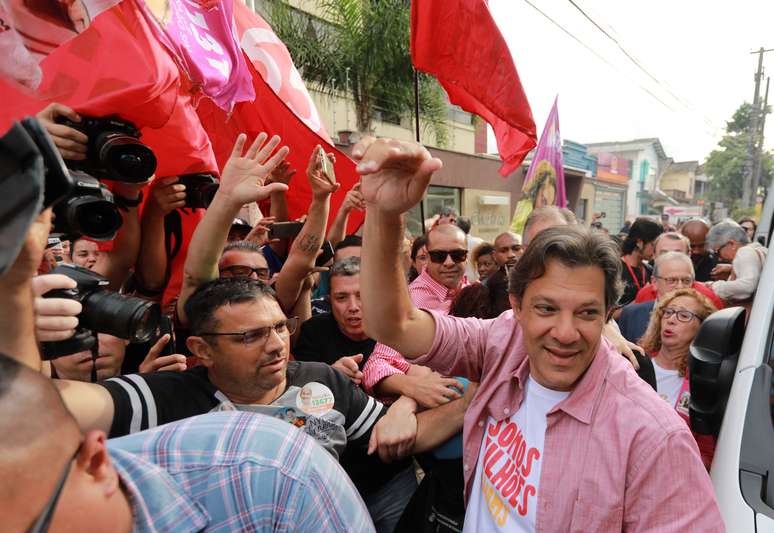 Haddad faz campanha em Canoas
 27/9/2018   REUTERS/Diego Vara 