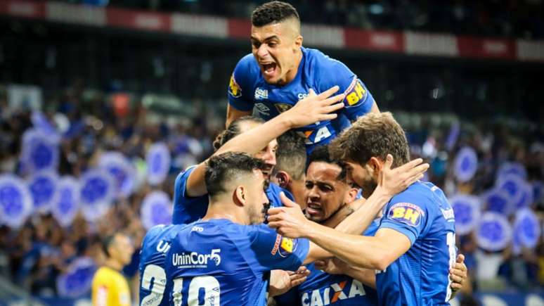 De novo com gol de Barcos, Cruzeiro elimina o Palmeiras no Mineirão e vai à final (Foto: Dudu Macedo/Fotoarena)