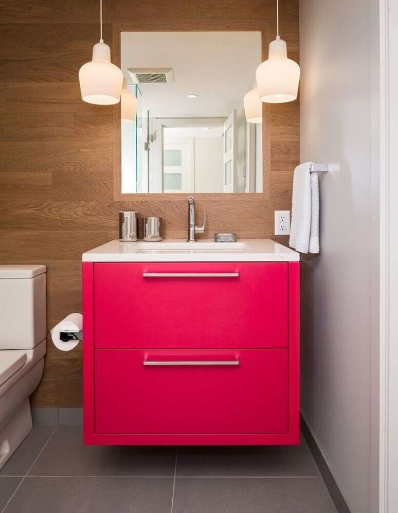 12. Os móveis laqueados são perfeitos para decoração de banheiro – Foto: Aaron Guides