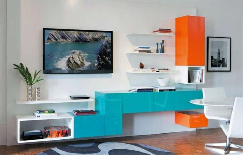 23. Decoração com móveis laqueados coloridos para sala de estar – Foto: Piterest