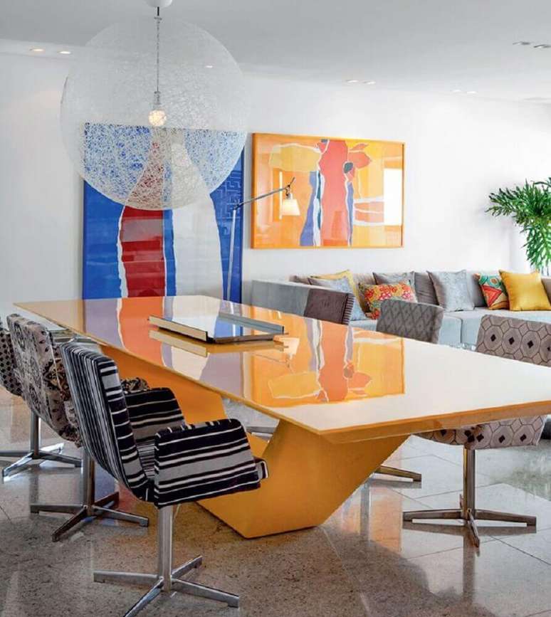 11. Móveis laqueados são perfeitos para a decoração de sala de jantar moderna – Foto: Pinterest