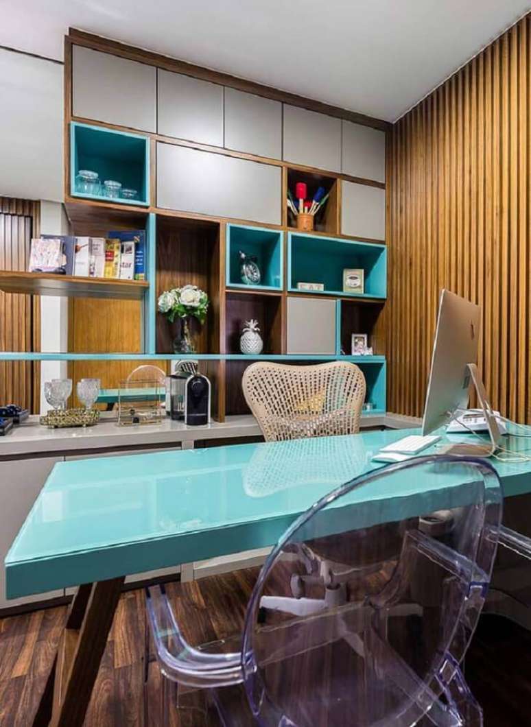 39. Os móveis laqueados também podem ser usados para decoração de escritórios – Foto: Brandani Decore