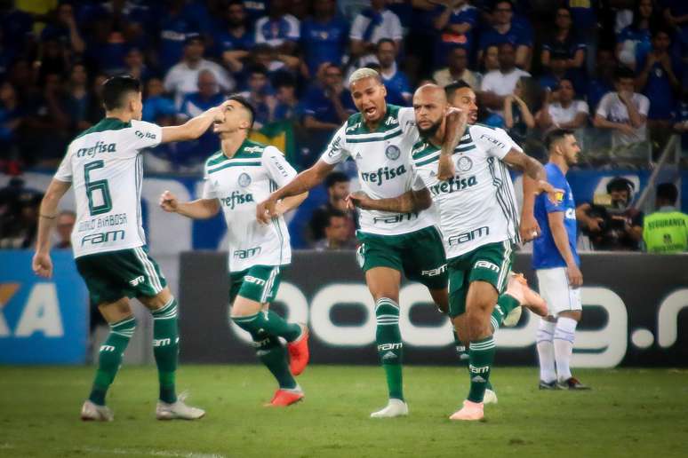 Felipe Melo marcou o gol de empate do Palmeiras 