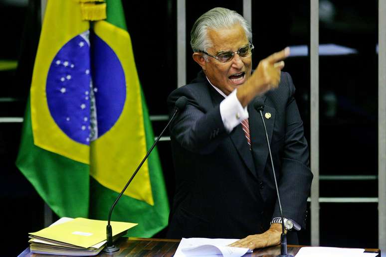 Joaquim Roriz em discurso na tribuna do Senado Federal, em 2007