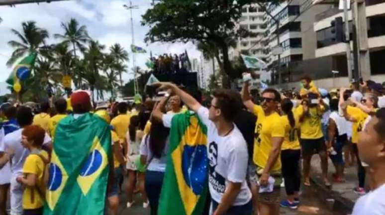 A música “Proibidão do Bolsonaro”, paródia da música “Baile de Favela”, de MC João, embalou a “Marcha da Família com Bolsonaro”, no Recife.
