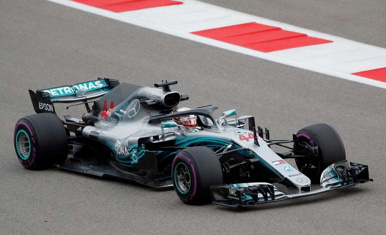 Lewis Hamilton, da Mercedes, durante sessão de treinos para o Grande Prêmio da Rússia
28/09/2018 REUTERS/Maxim Shemetov